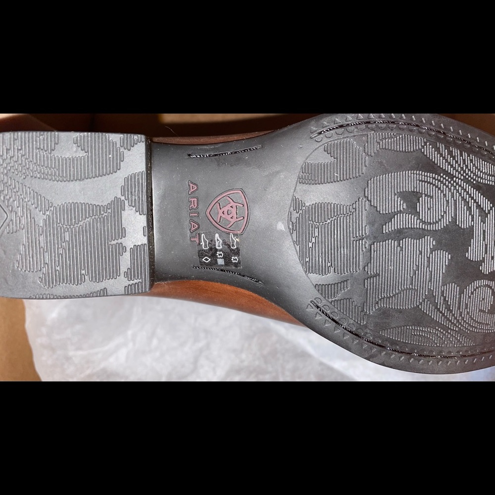 Brand new Ariat Western Heritage Boots WIDE. - Picture 4 of 4